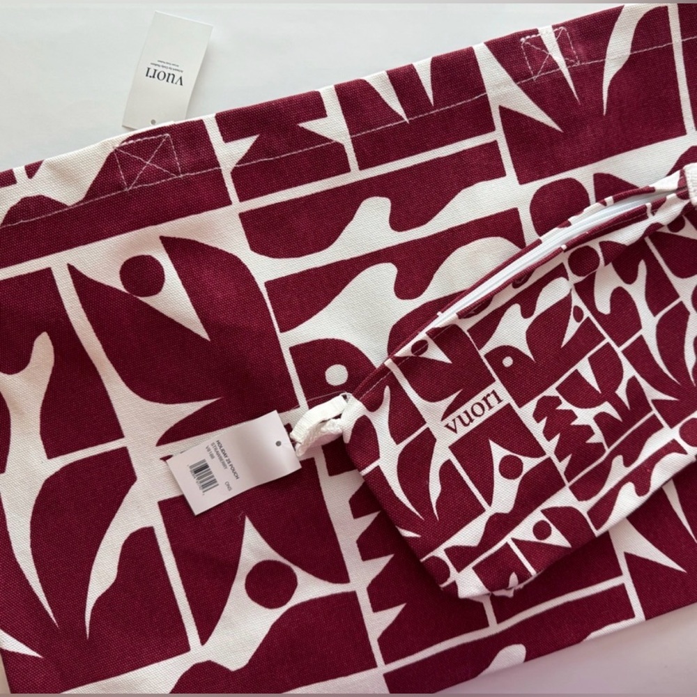 Vuori holiday special edition holiday tote bag and cosmetic bag  NWT